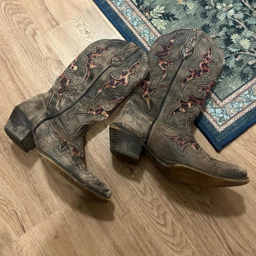 Women's Western Cheetah Cowboy Boots size 6.5